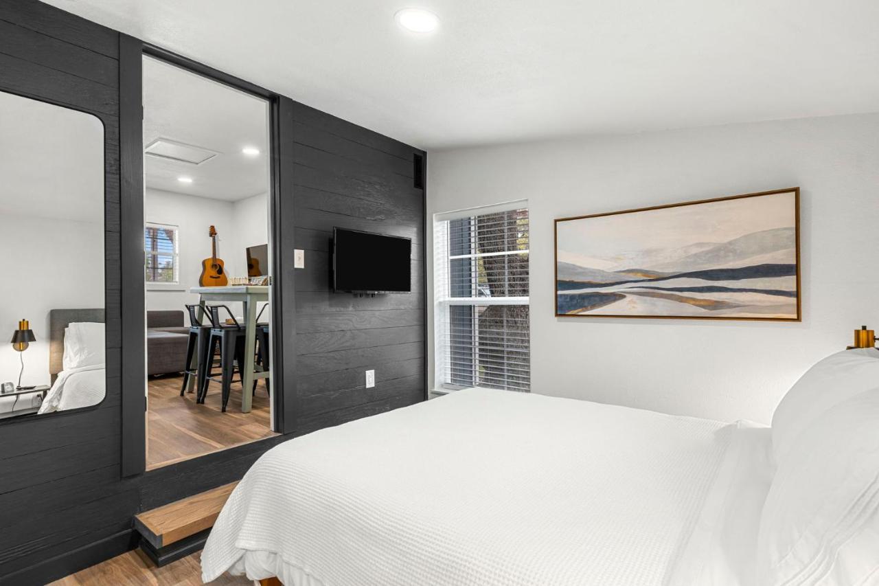 New! The Yellow Door- Downtown Wimberley W/ River Access المظهر الخارجي الصورة
