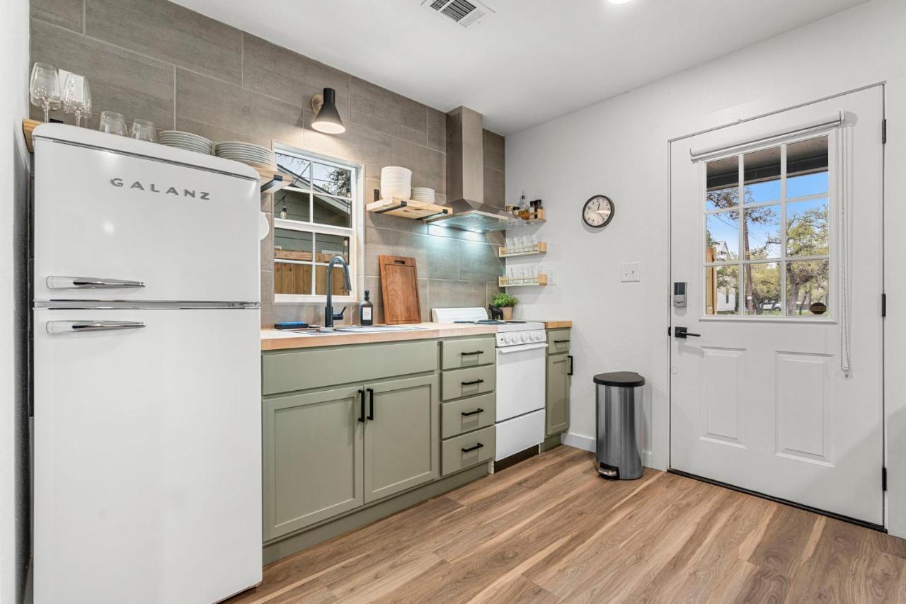New! The Yellow Door- Downtown Wimberley W/ River Access المظهر الخارجي الصورة