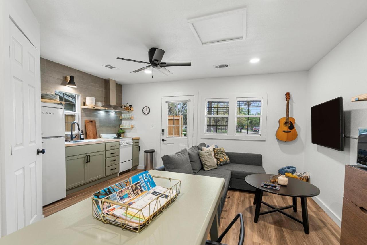 New! The Yellow Door- Downtown Wimberley W/ River Access المظهر الخارجي الصورة