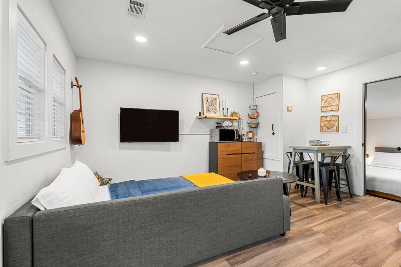 New! The Yellow Door- Downtown Wimberley W/ River Access المظهر الخارجي الصورة