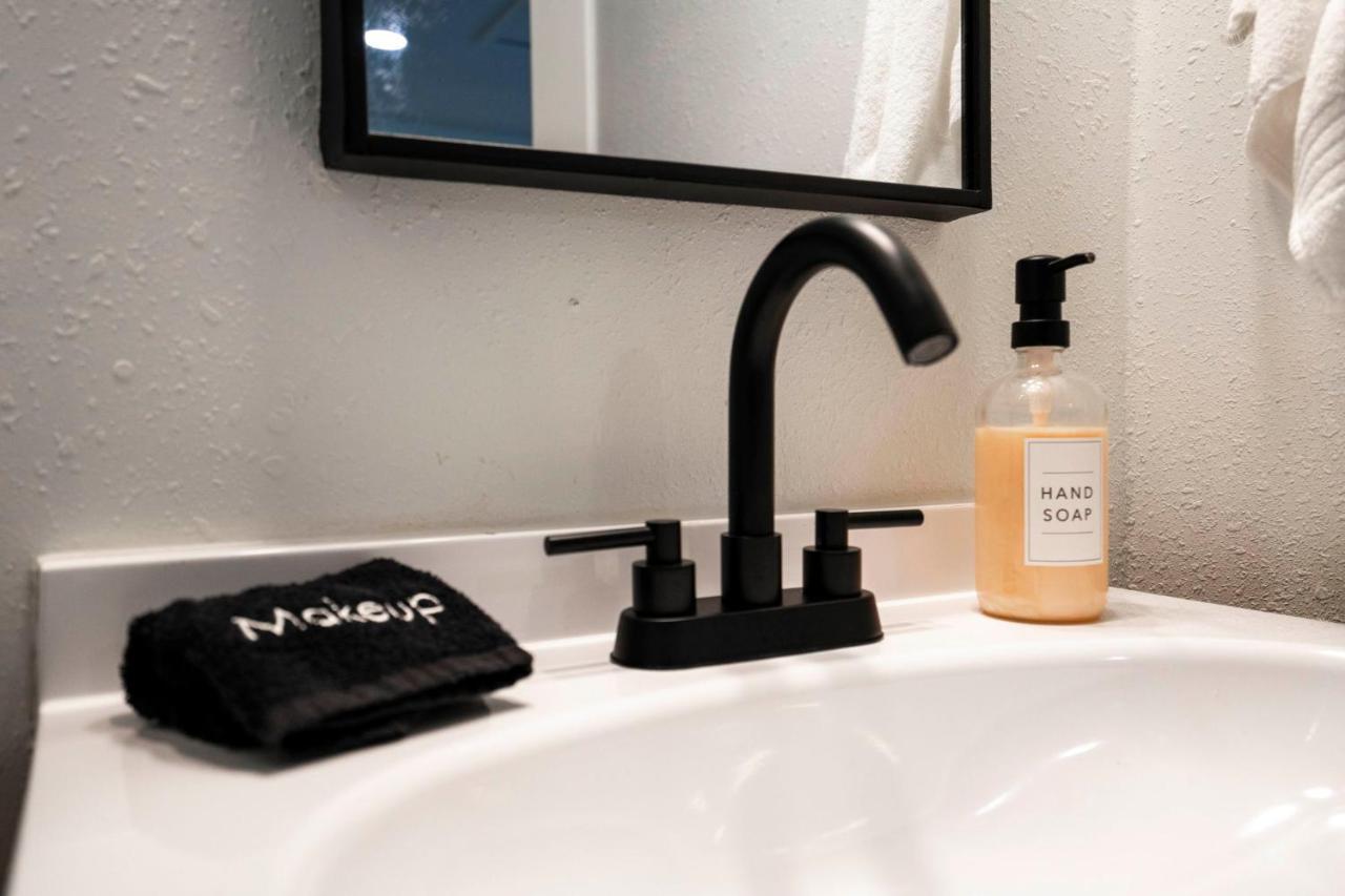 New! The Yellow Door- Downtown Wimberley W/ River Access المظهر الخارجي الصورة