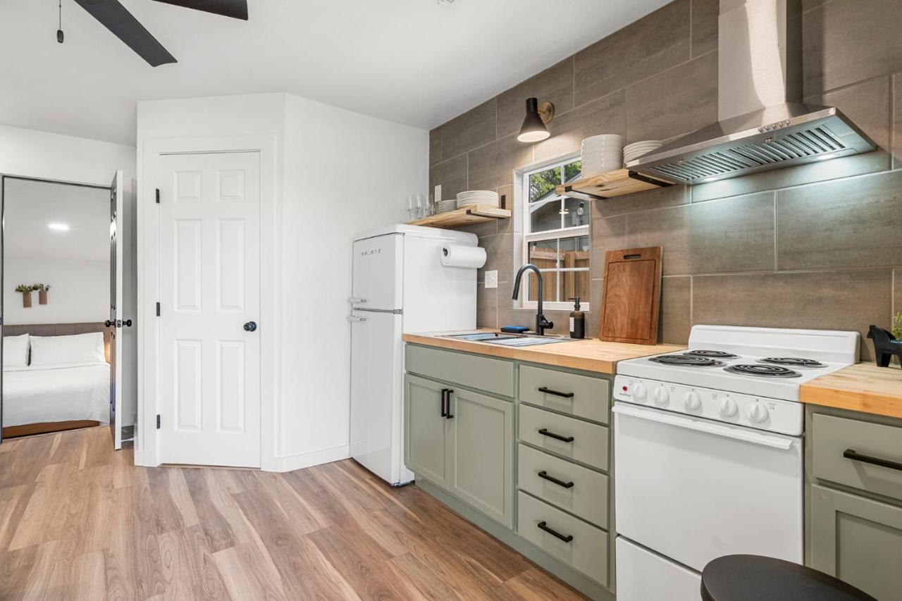 New! The Yellow Door- Downtown Wimberley W/ River Access المظهر الخارجي الصورة
