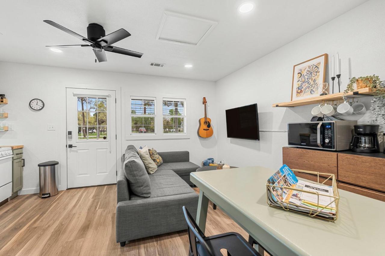 New! The Yellow Door- Downtown Wimberley W/ River Access المظهر الخارجي الصورة