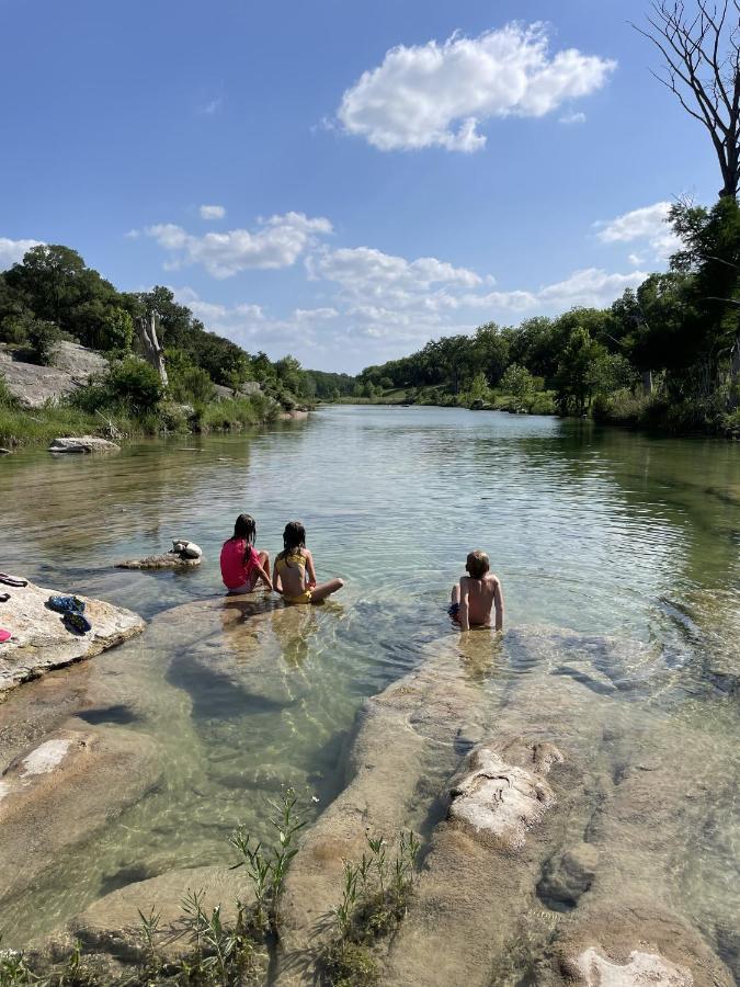 New! The Yellow Door- Downtown Wimberley W/ River Access المظهر الخارجي الصورة